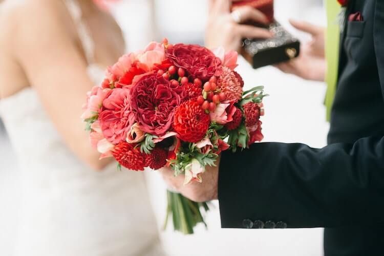 ช่อดอกไม้งานแต่งงานราคาถูก เมื่อคุณมีงบจำกัด